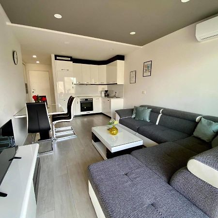 Modern Apartments With Garage Makarska Exterior photo