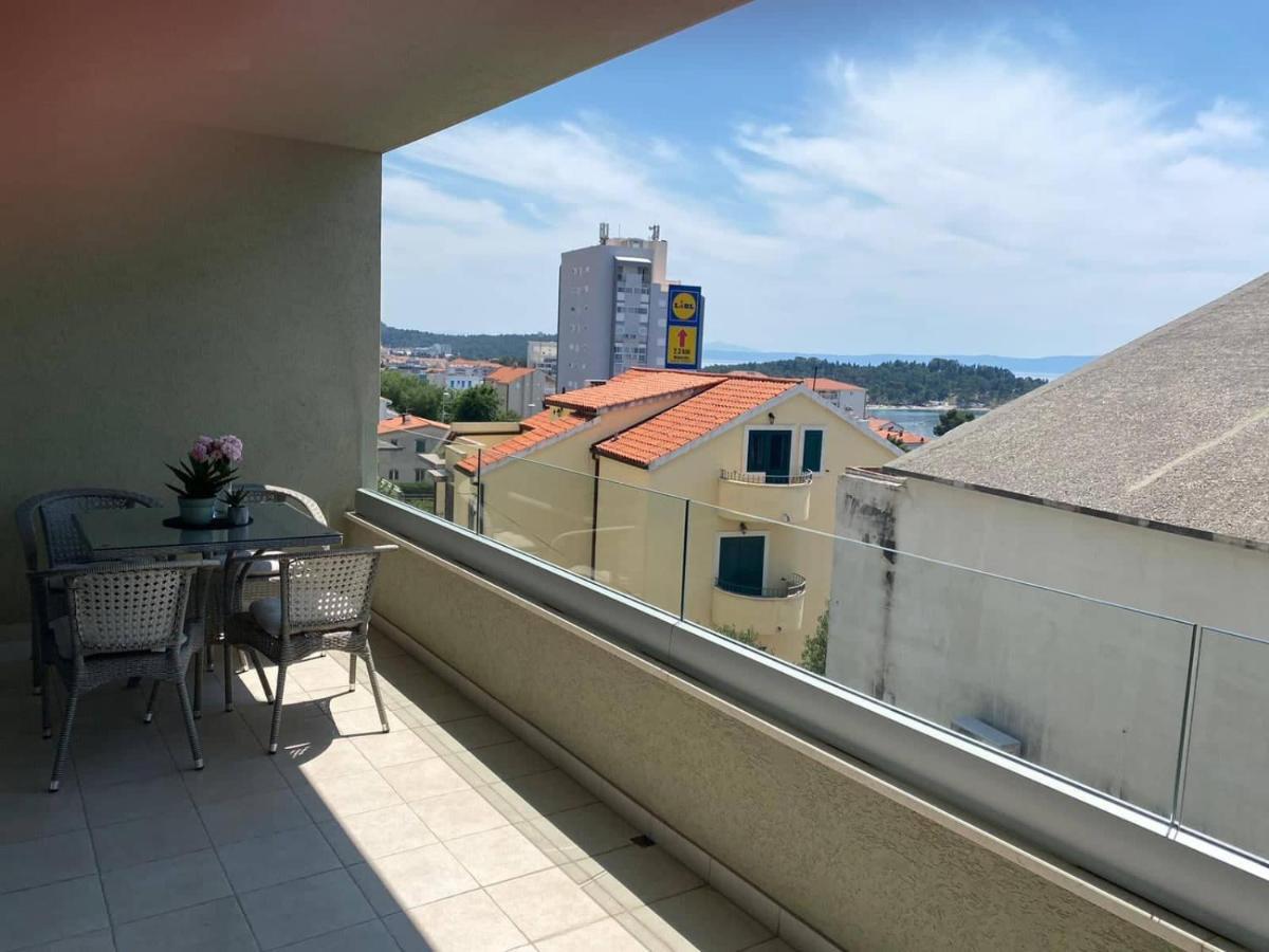 Modern Apartments With Garage Makarska Exterior photo
