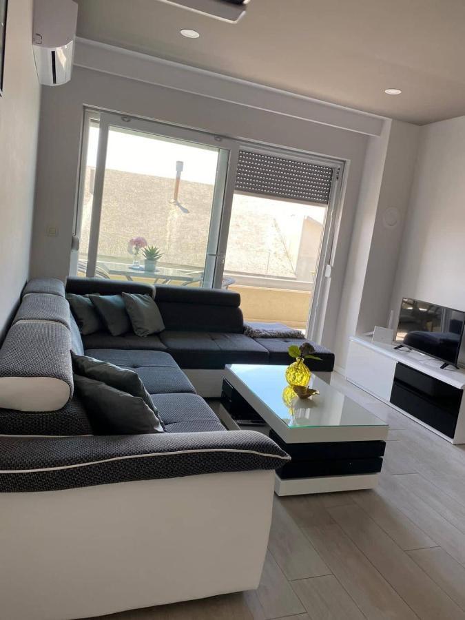 Modern Apartments With Garage Makarska Exterior photo